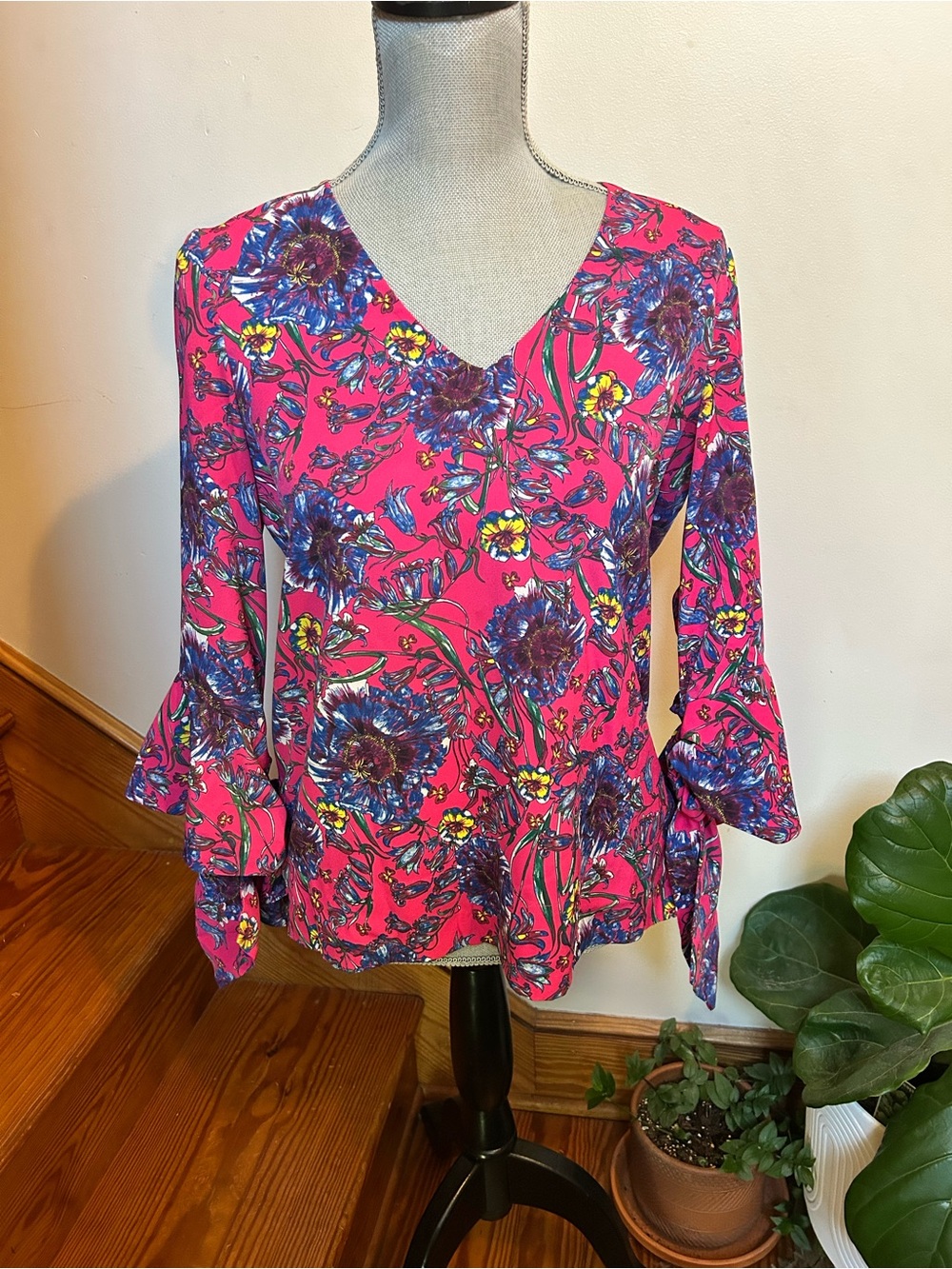 Floral V-Neck Bell-Sleeve Top in Hot Pink
